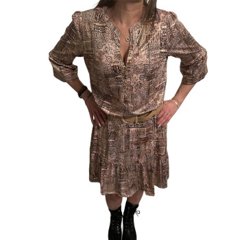 Robe avec volant et...